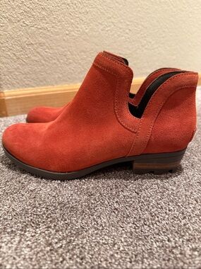 Sorel Women's Lolla Rust/Brick Red Cut-Out Bootie Suede